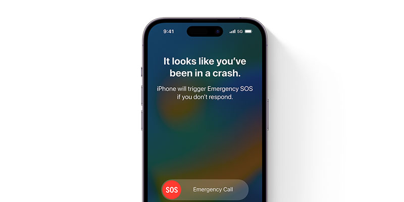 iPhone med bilulykke-funksjonen vist på skjermen