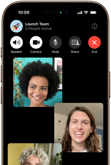 En gruppesamtale i FaceTime på en iPhone 16 Pro i sandfarget titan