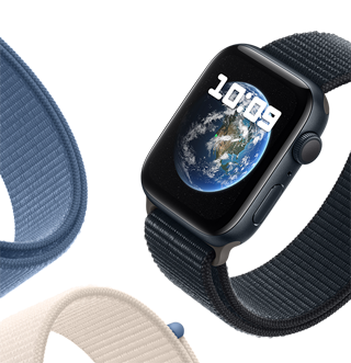 Apple Watch SE med Sport Loop som viser Astronomi-bakgrunnsbildet med jorden.