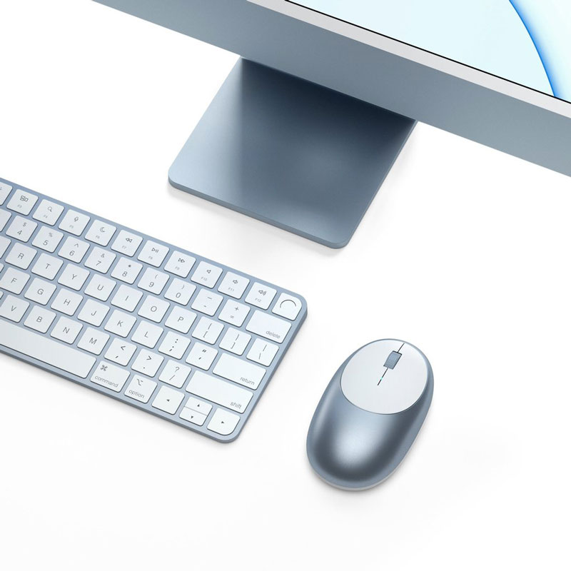 Blå iMac med blått keyboard og mus